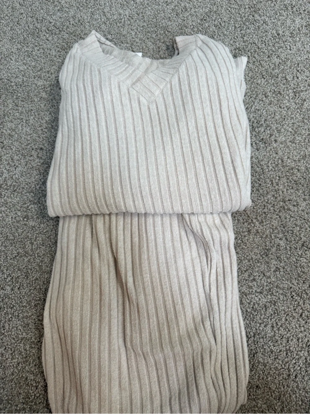 XL 2 piece beige  lounge set